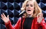 Adele dedica il concerto di New York a Brad Pitt e Angelina Jolie